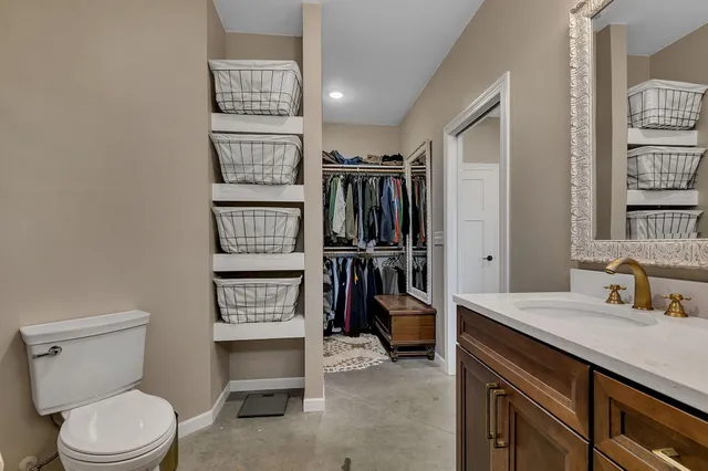 $899,000 | 20638 121st Street Northeast, New London, MN 56273