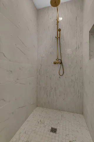 $899,000 | 20638 121st Street Northeast, New London, MN 56273