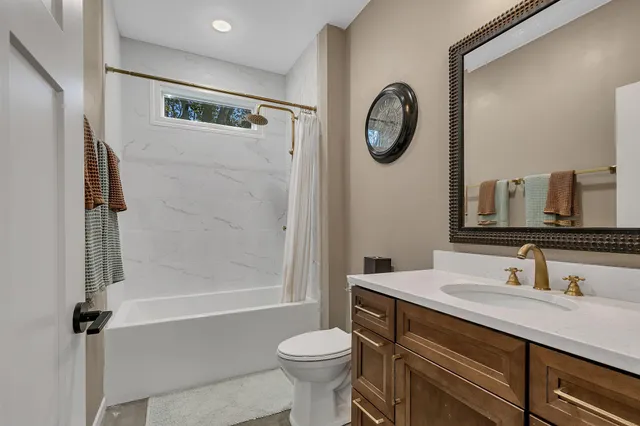 $899,000 | 20638 121st Street Northeast, New London, MN 56273