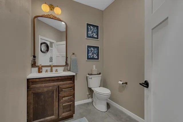 $899,000 | 20638 121st Street Northeast, New London, MN 56273