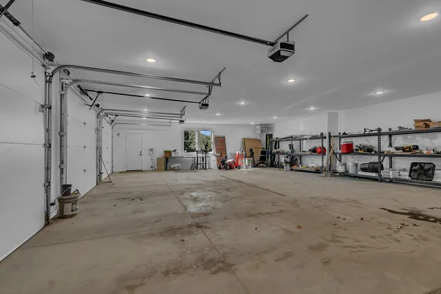 $899,000 | 20638 121st Street Northeast, New London, MN 56273