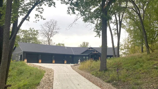 $899,000 | 20638 121st Street Northeast, New London, MN 56273