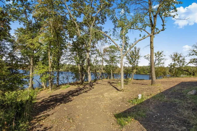 $899,000 | 20638 121st Street Northeast, New London, MN 56273