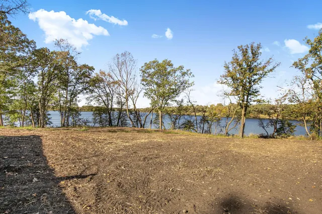 $899,000 | 20638 121st Street Northeast, New London, MN 56273