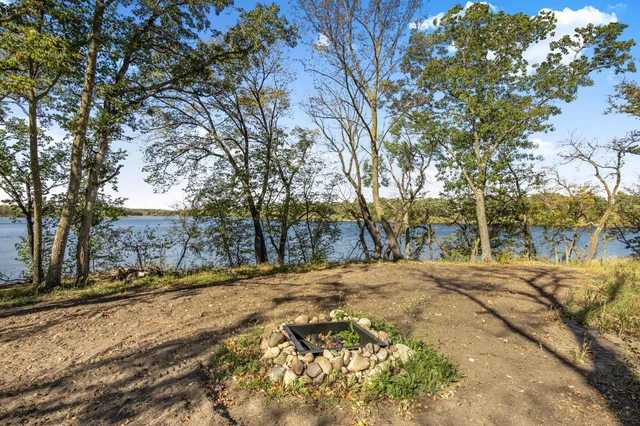 $899,000 | 20638 121st Street Northeast, New London, MN 56273