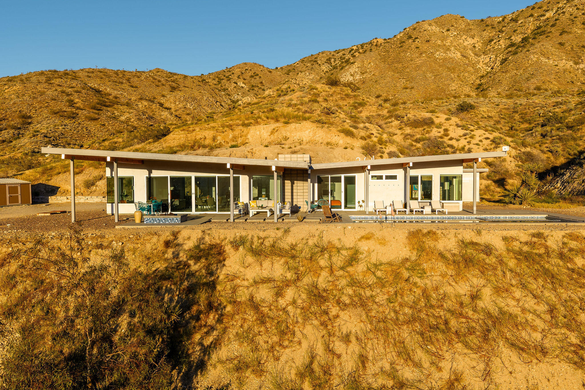 53145 Northridge Road Morongo Valley, CA 92256 - Photo 42 of 48 a view of a large building with a large pool