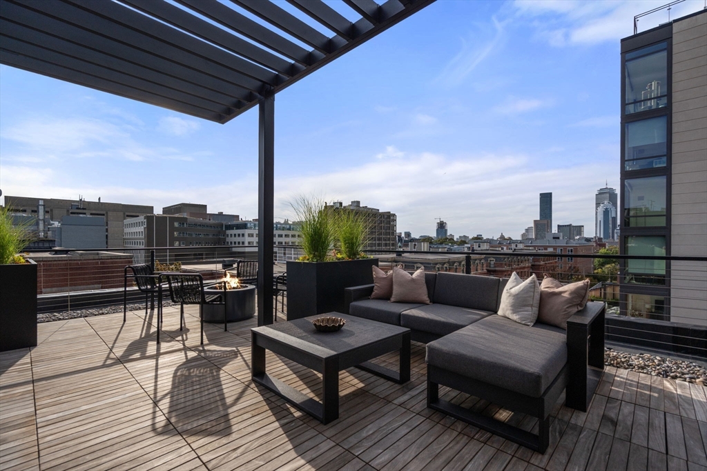 595 Albany Street, Unit 302 Boston, MA 02118 - Photo 21 of 28