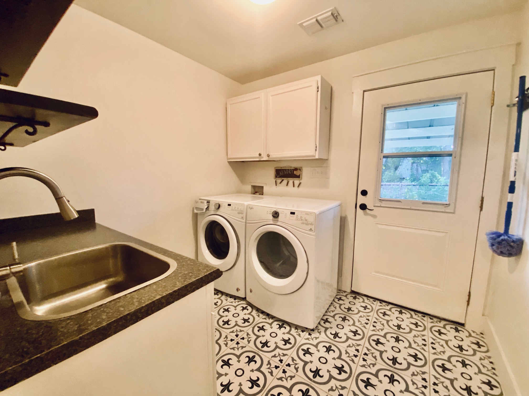 306 Plainview Road Wimberley, TX 78676 - Photo 14 of 29 Functional laundry space featuring decorative floor tiles and ample natural light.