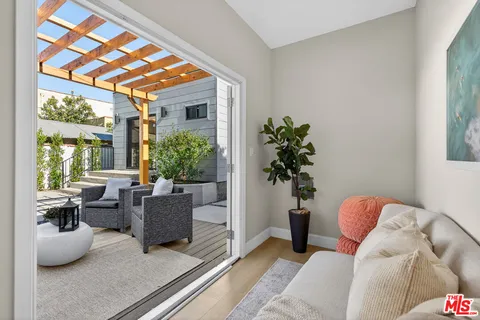 $1,449,000 | 2931 South Bronson Avenue, Los Angeles, CA 90018