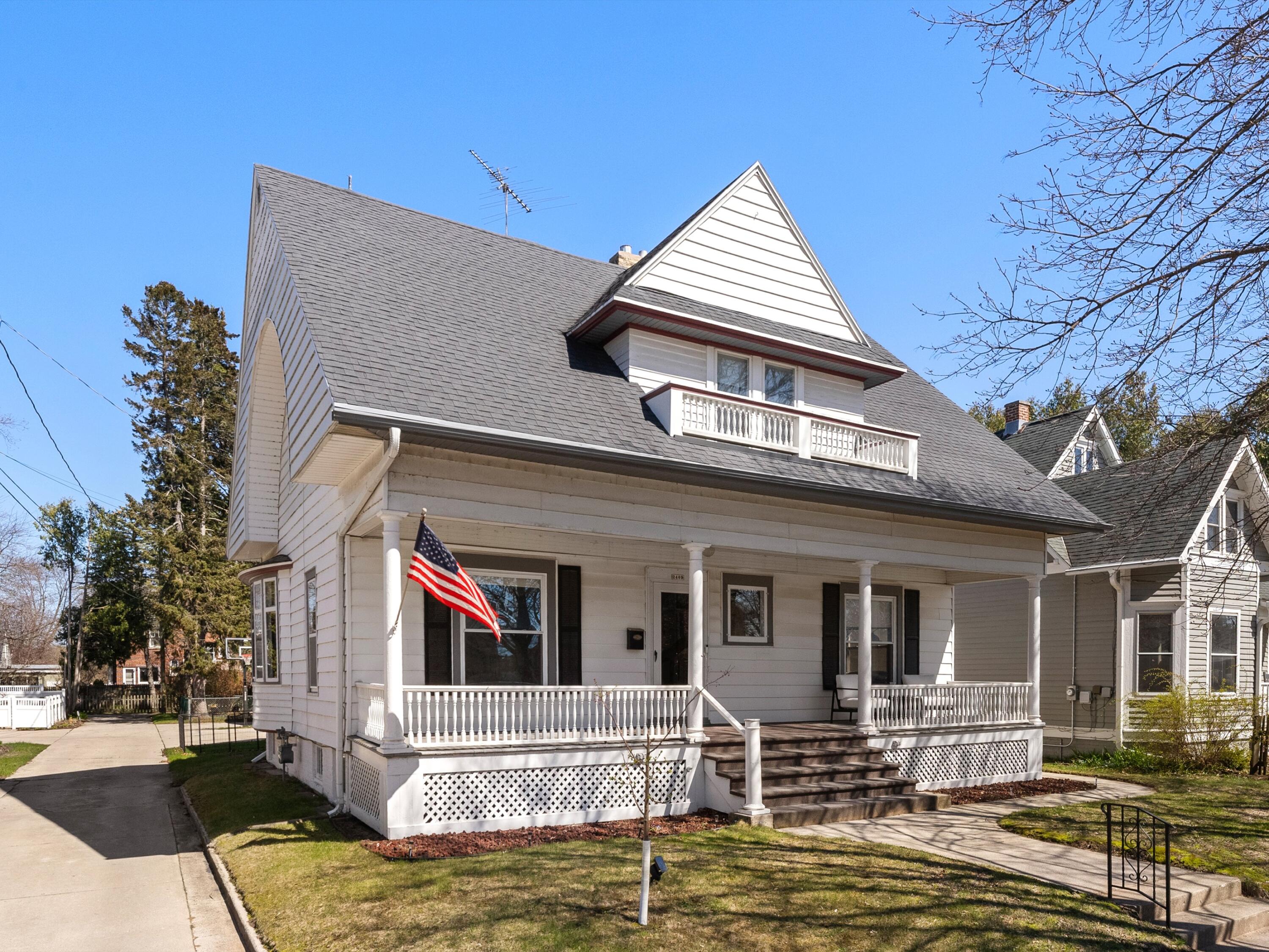 2409 Washington Street Two Rivers, WI 54241 - Photo 2 of 30 03-2190697_00865