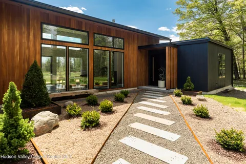 $1,645,000 | 11 Franklin Lane, Accord, NY 12404