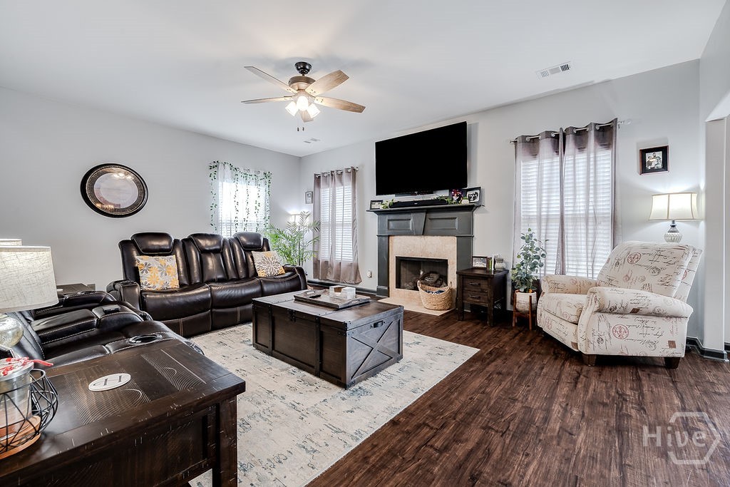 21 Castle Hill Road Savannah, GA 31419 - Photo 3 of 33 Living Room