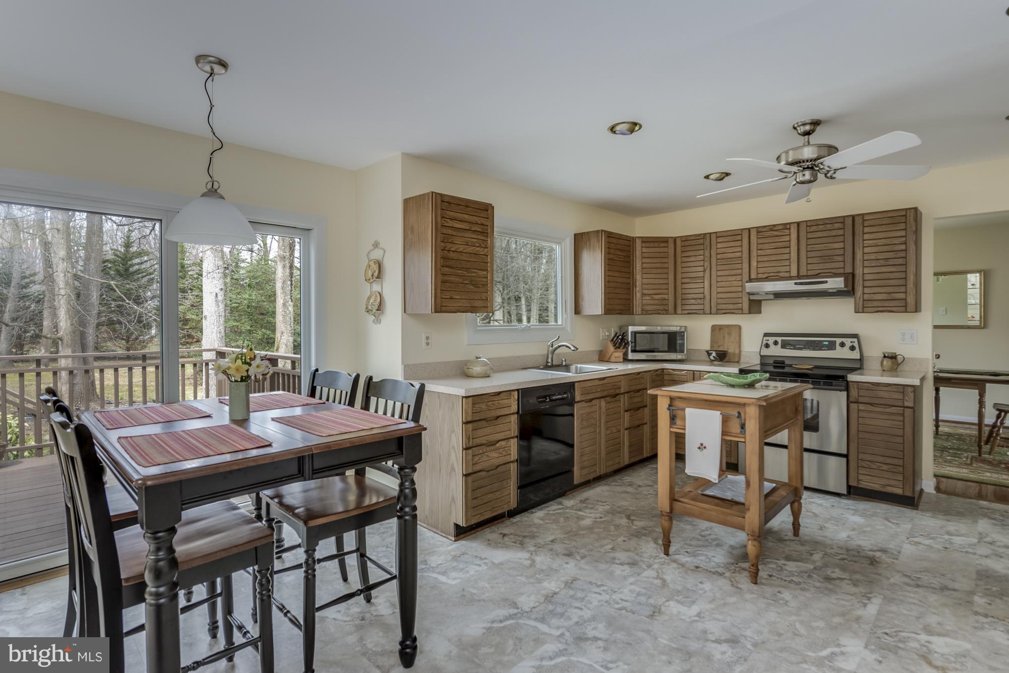 2966 Valley View Road Annapolis, MD 21401 - Photo 8 of 29 Large eat-in kitchen with sliders to decko