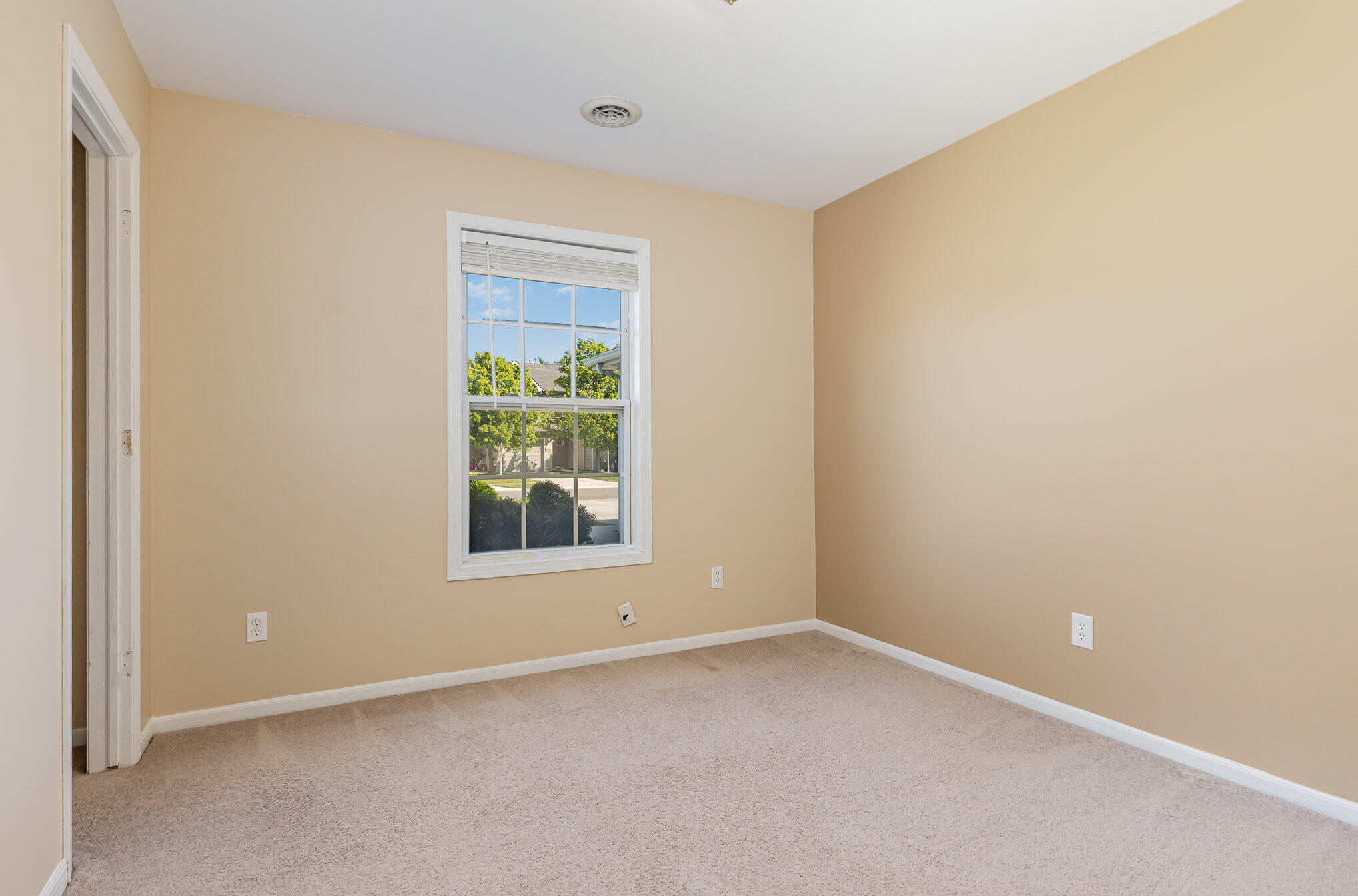 370 South Boo Road Burns Harbor, IN 46304 - Photo 15 of 22 an empty room with a window