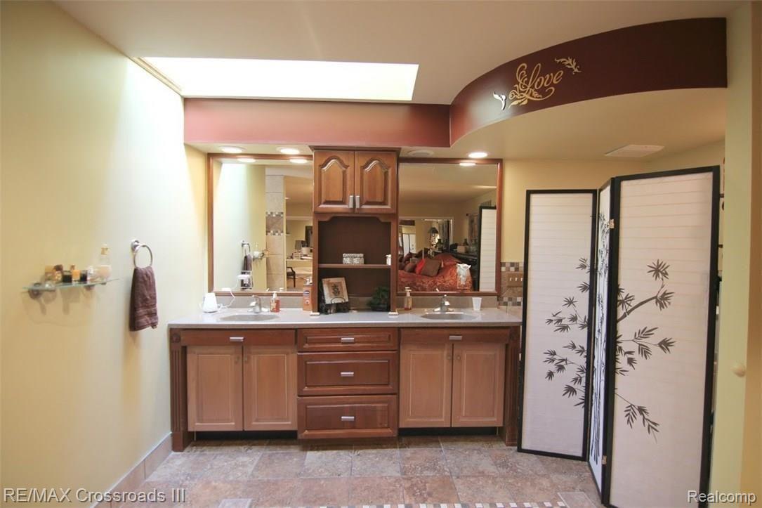 47548 Denton Road Belleville, MI 48111 - Photo 16 of 27 jDenton Rd Master Bathroom.jpg