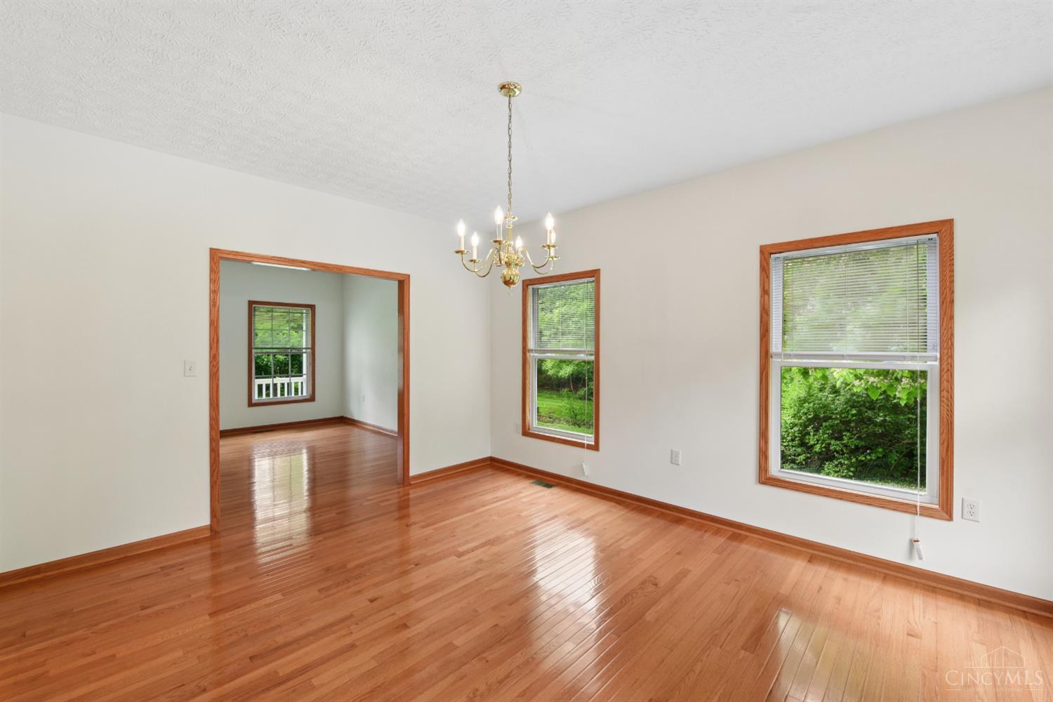 1109 Asbury Road Cincinnati, OH 45255 - Photo 31 of 69