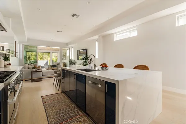 $3,500,000 | 664 Rosecrans Avenue, Manhattan Beach, CA 90266