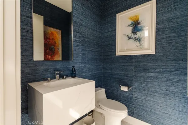 $3,500,000 | 664 Rosecrans Avenue, Manhattan Beach, CA 90266