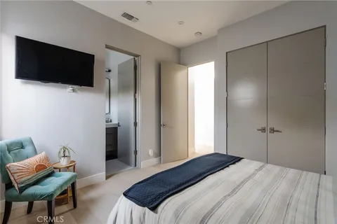 $3,500,000 | 664 Rosecrans Avenue, Manhattan Beach, CA 90266