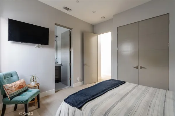 $3,500,000 | 664 Rosecrans Avenue, Manhattan Beach, CA 90266