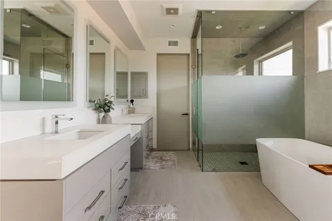 $3,300,000 | 664 Rosecrans Avenue, Manhattan Beach, CA 90266
