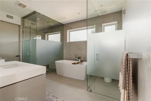 $3,500,000 | 664 Rosecrans Avenue, Manhattan Beach, CA 90266