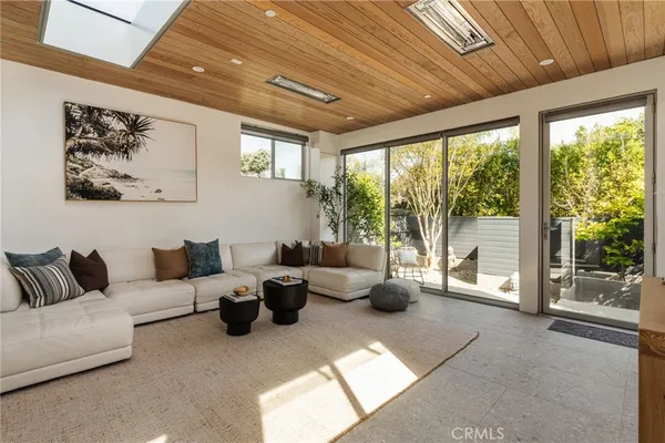$3,500,000 | 664 Rosecrans Avenue, Manhattan Beach, CA 90266