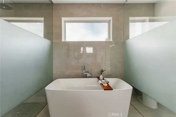 $3,500,000 | 664 Rosecrans Avenue, Manhattan Beach, CA 90266