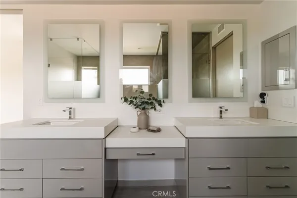 $3,500,000 | 664 Rosecrans Avenue, Manhattan Beach, CA 90266