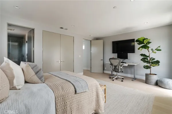 $3,500,000 | 664 Rosecrans Avenue, Manhattan Beach, CA 90266