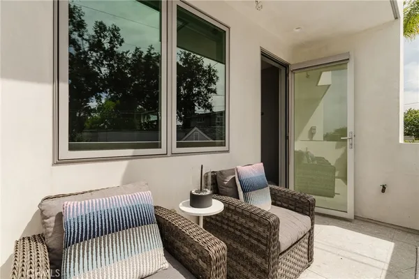 $3,500,000 | 664 Rosecrans Avenue, Manhattan Beach, CA 90266