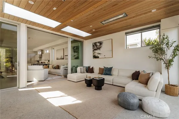 $3,500,000 | 664 Rosecrans Avenue, Manhattan Beach, CA 90266