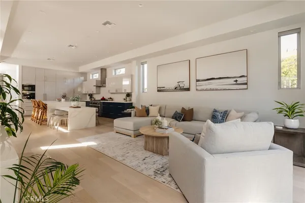 $3,500,000 | 664 Rosecrans Avenue, Manhattan Beach, CA 90266