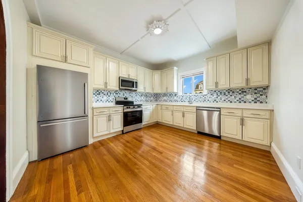 $2,700 | 180 Jackson Street, Unit B, Lawrence, MA 01841