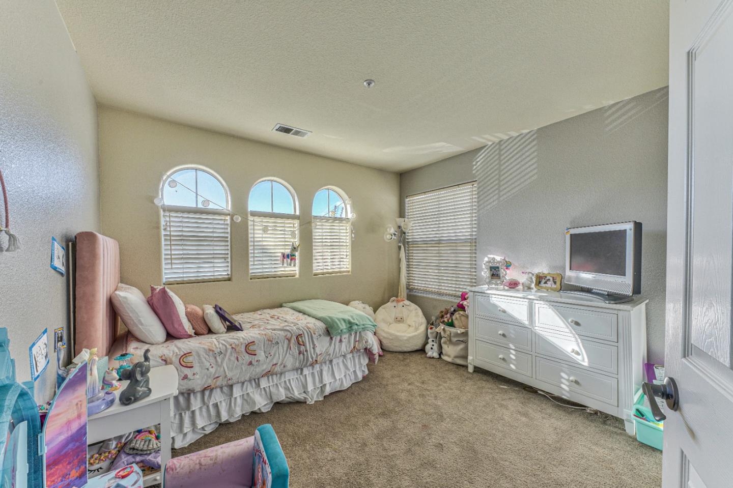 10 Whitman Circle Salinas, CA 93906 - Photo 28 of 33 a bed room with a bed and a television