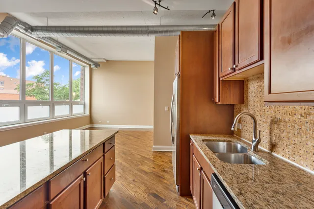 $1,700 | 4131 West Belmont Avenue, Unit 204, Chicago, IL 60641