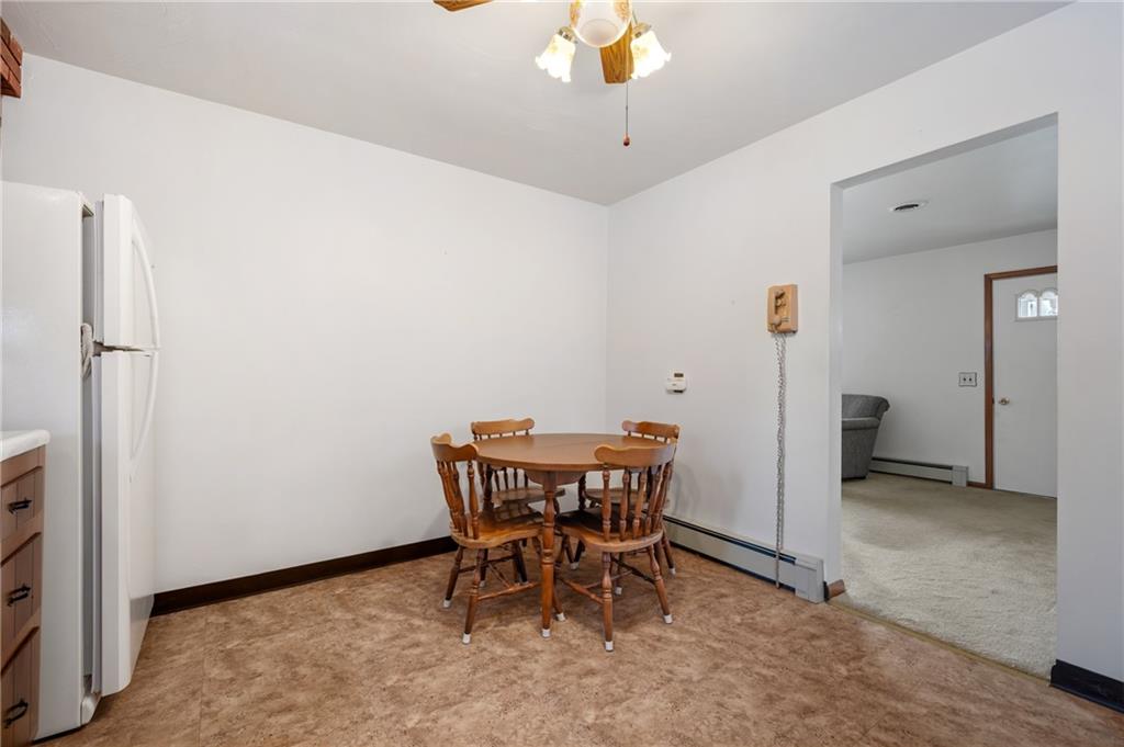 A cozy eat-in area sits to the side, perfect for a small dining table or breakfast nook.