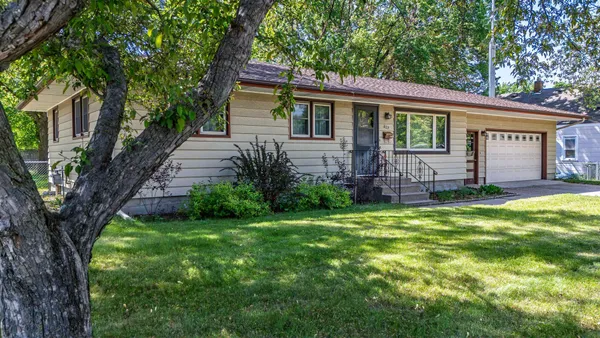 $250,000 | 803 25th Avenue North, St. Cloud, MN 56303