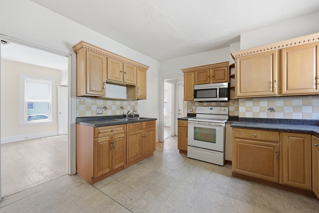 18 Keith Street Springfield, MA 01108 - Photo 8 of 29