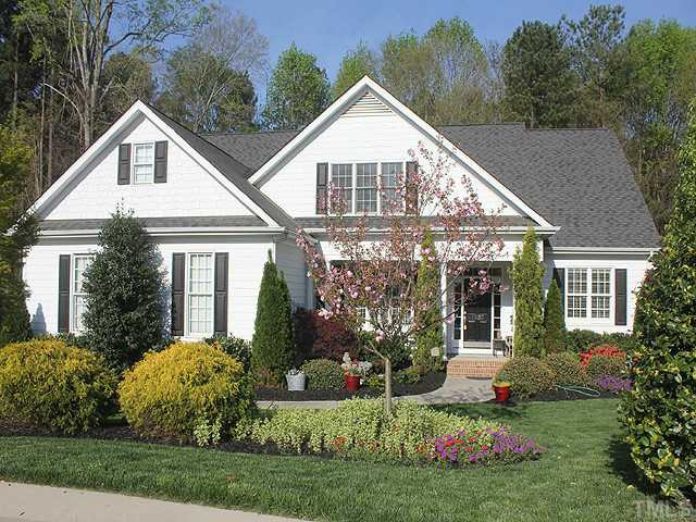 Beautifully landscaped front yard on a quiet cul-de-sac lot. Facade/Exterior Front
