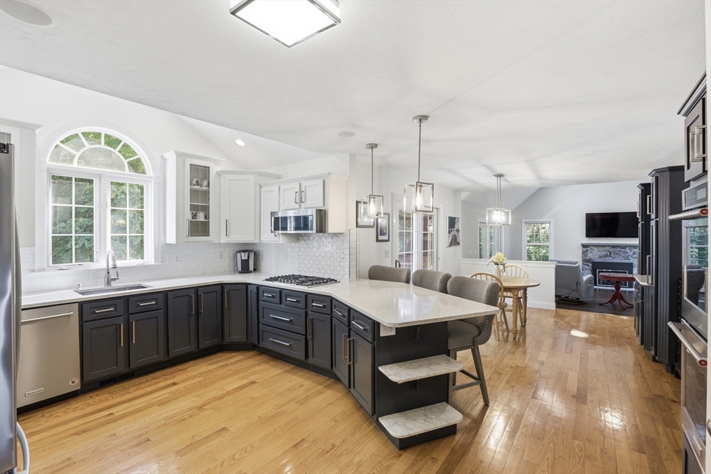 3 Stable Way Medway, MA 02053 - Photo 10 of 36