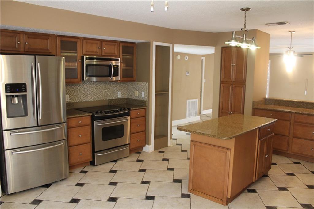 30 Lake Bernard Court Harvey, LA 70058 - Photo 3 of 20 Gallery Image 3