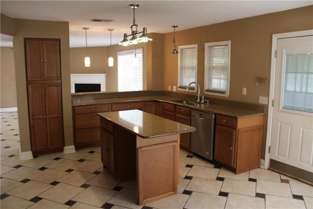 30 Lake Bernard Court Harvey, LA 70058 - Photo 4 of 20 Gallery Image 4