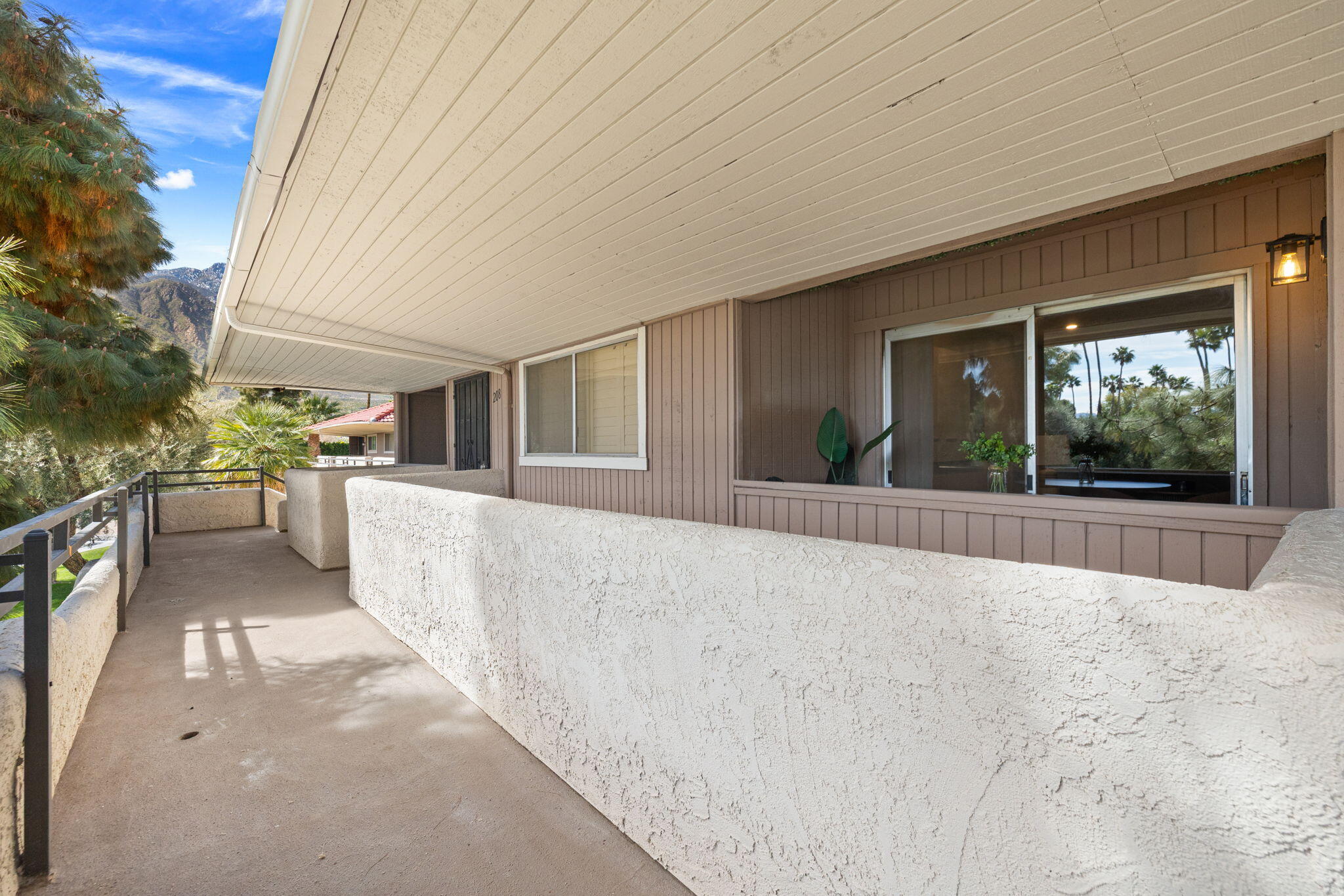 2857 North Los Felices Road, Unit 210 Palm Springs, CA 92262 - Photo 26 of 40 12-web-or-mls-8M4A8758