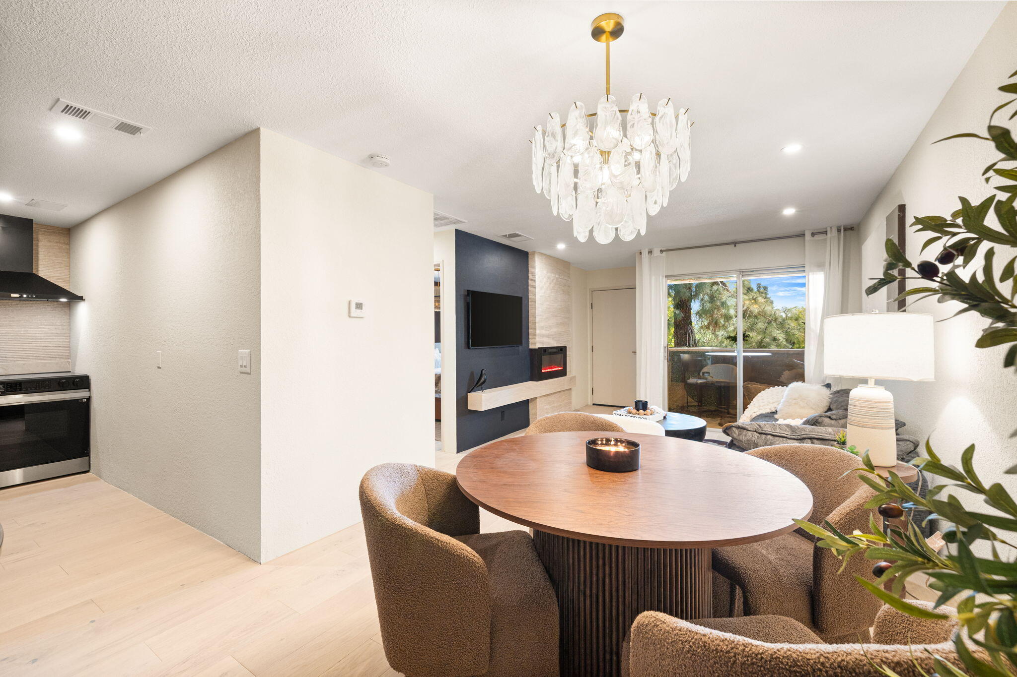 2857 North Los Felices Road, Unit 210 Palm Springs, CA 92262 - Photo 5 of 40 21-web-or-mls-8M4A8716