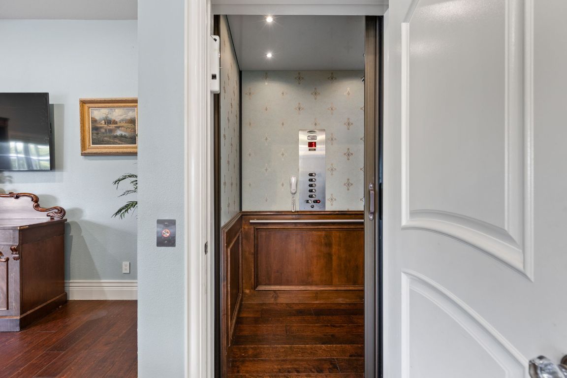 999 Schwarzlose Road New Braunfels, TX 78130 - Photo 12 of 39 a bathroom with a tub and shower