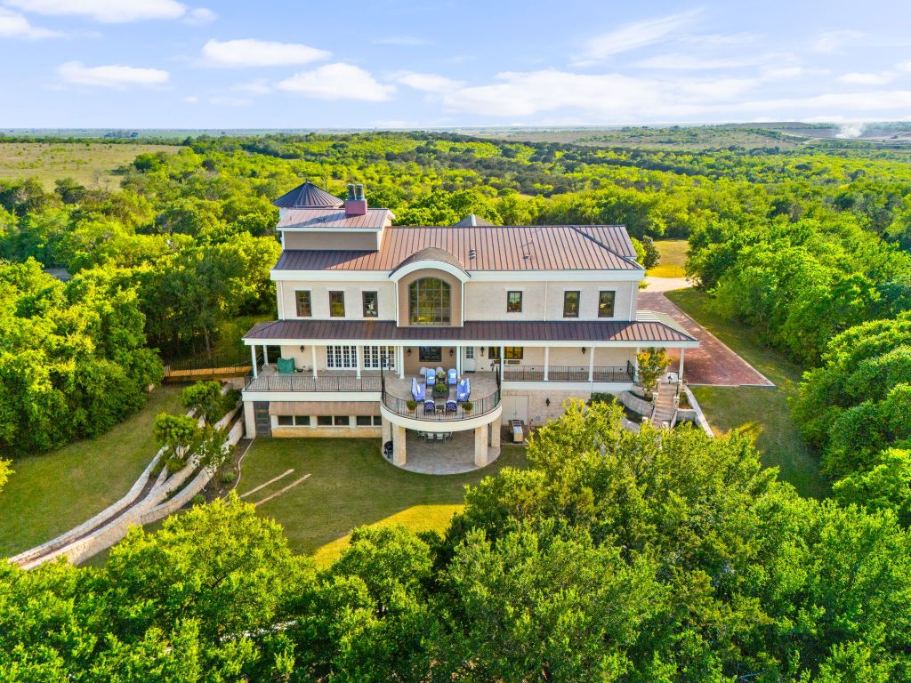 999 Schwarzlose Road New Braunfels, TX 78130 - Photo 38 of 39 a front view of a house with garden