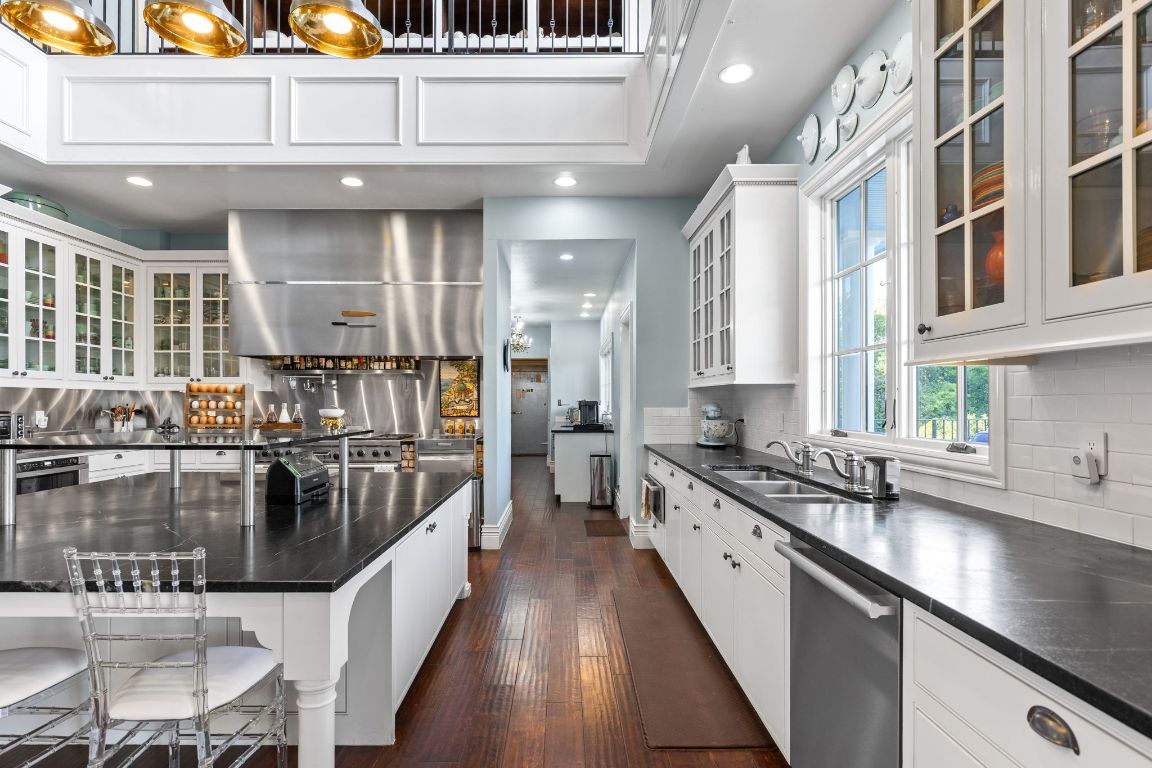999 Schwarzlose Road New Braunfels, TX 78130 - Photo 9 of 39 a kitchen with lots of counter top space
