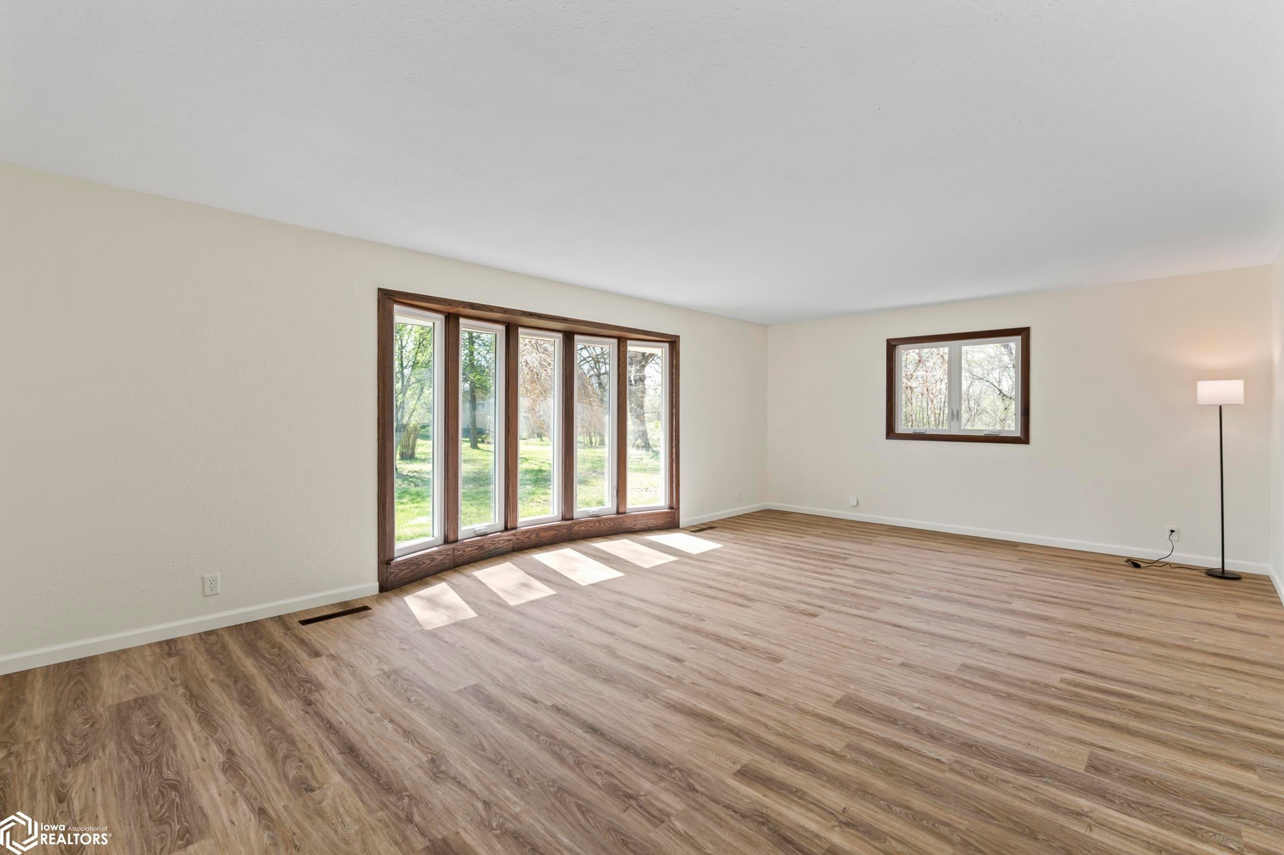 2695 Timberlane Road Webster City, IA 50595 - Photo 9 of 45 Gallery Image 9