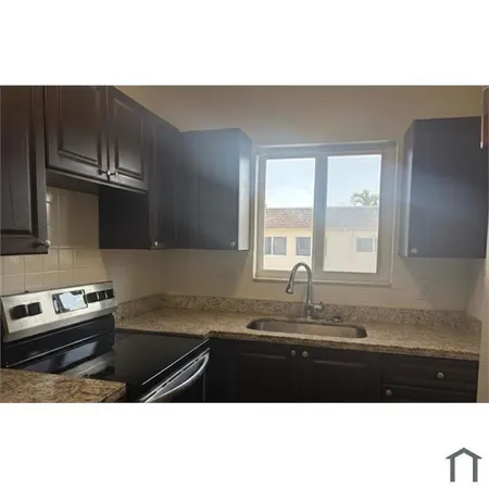 $1,700 | 5819 Northwest 17th Place, Unit 17, Sunrise, FL 33313
